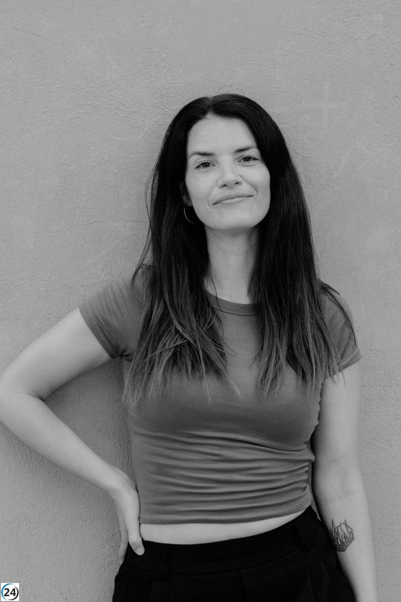 Estela Sanchis presenta su primera novela, una obra provocadora que examina la violencia.