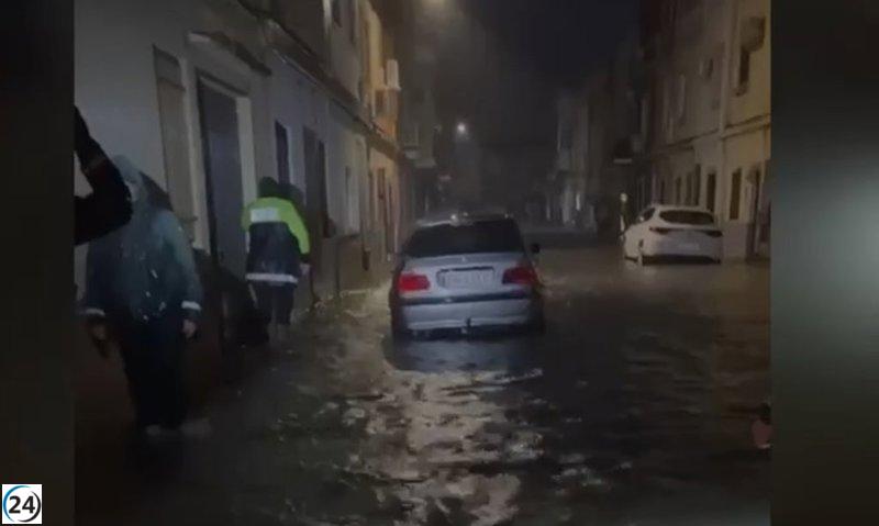 Desalojo de 38 residentes en la Pobla Llarga ante amenaza de desbordamiento de barranco.