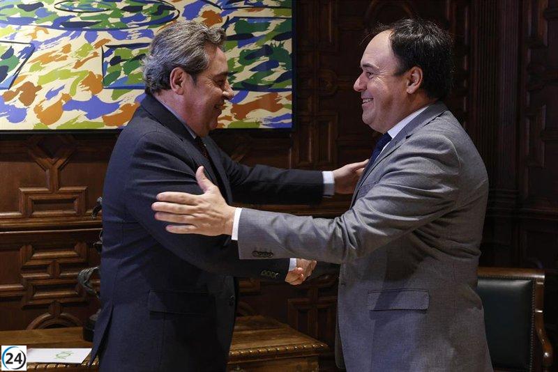 Vox respalda a Llorca en su acuerdo de investidura y exige medidas más firmes contra la inmigración y Mercosur.