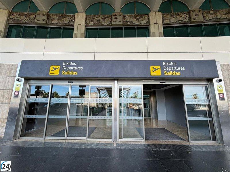 Hombre invade techo de avión en Valencia y provoca retraso de vuelo.