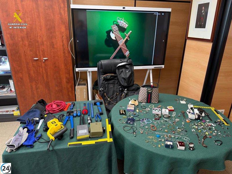 Arrestado en L'Eliana mientras cometía un robo en una urbanización.