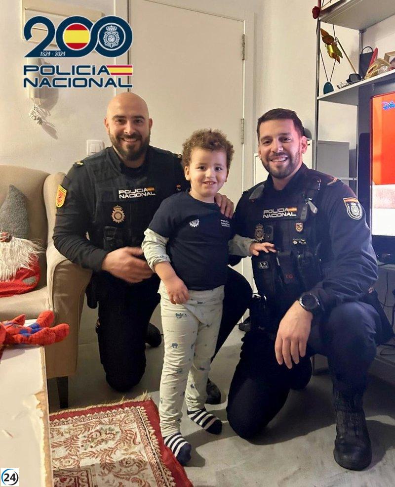 Policías rescatan a menor de tres años en crisis respiratoria.