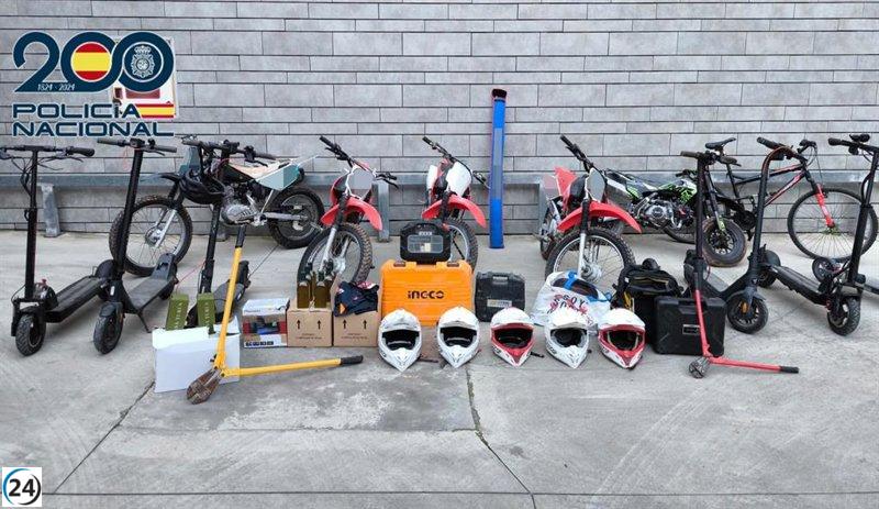 Aprehenden a dos individuos por el robo de diez motocicletas de motocross en un circuito de Paterna.