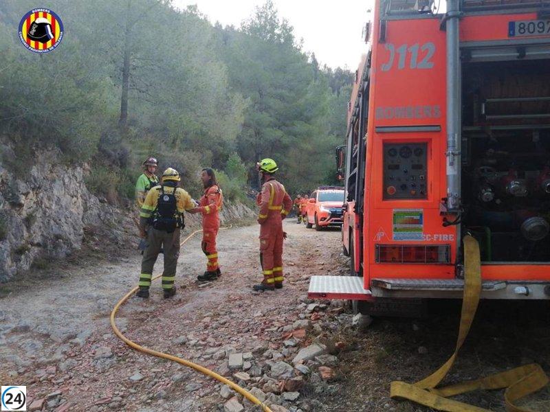 Vecinos regresan a sus casas tras estabilización de incendio en Genovés.