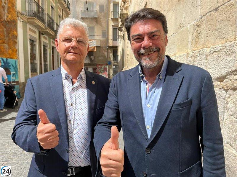 Barcala añade al comisario de Policía Local Julio Calero en el número 6 de su lista para las municipales.