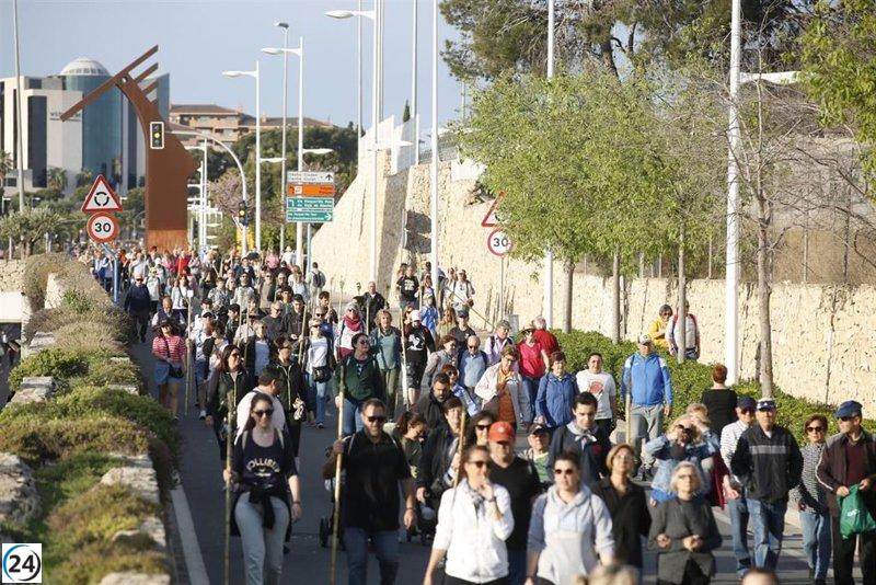 Miles de alicantinos arropan a La Peregrina en la romería a la Santa Faz.