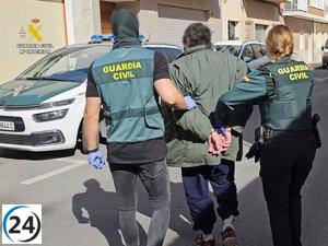 Desmantelado narcopiso cerca de parque infantil; detenidos tres.