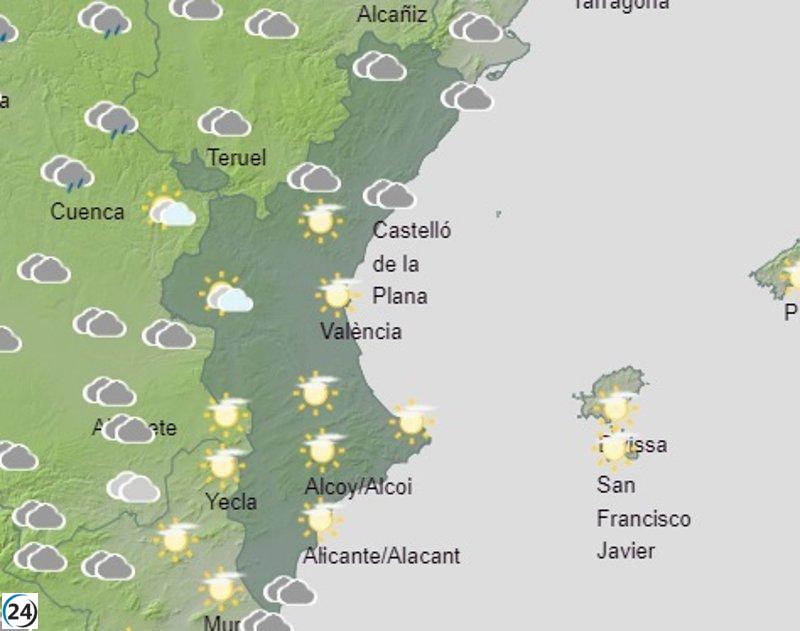 Lluvias dispersas con tormentas en el interior y fuertes en Castellón.