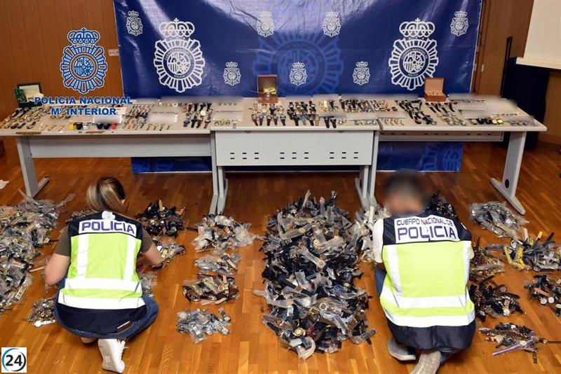Incautan 3.560 relojes falsos y desmantelan punto de venta en Guardamar.
