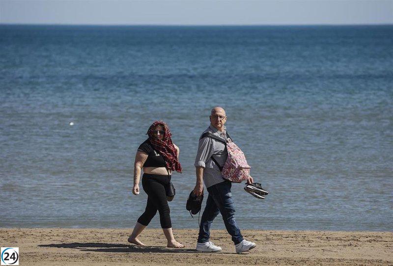 El viernes en la Comunitat amanece nublado, pero las temperaturas locales subirán.