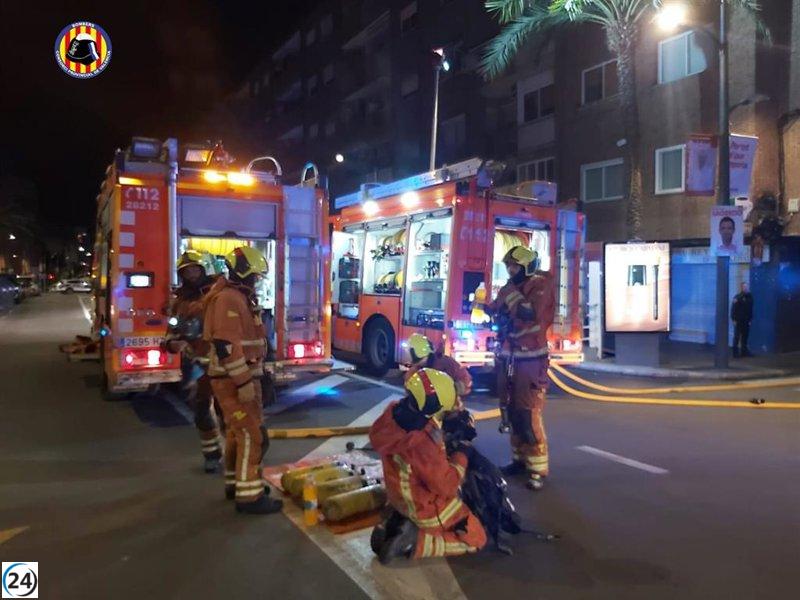 Incendio en Paterna deja dos mujeres heridas.