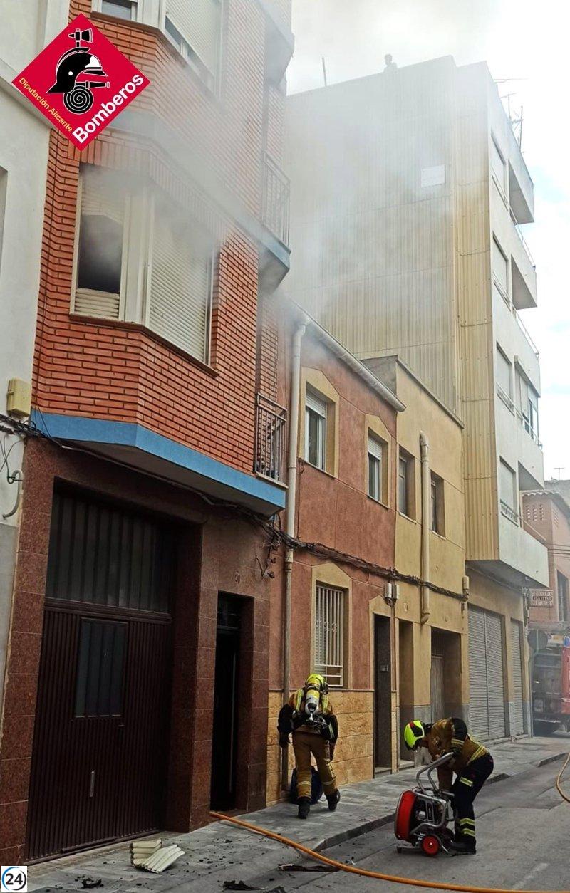 Incendio en Villena deja a una persona envenenada y a un perro muerto.