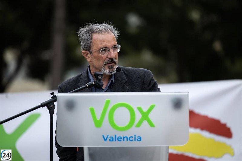 Flores llama a votar a Vox a los españoles decentes.