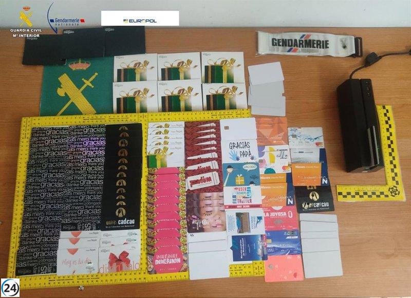 Siete detenidos en Francia por estafa con tarjetas falsas en autopistas.