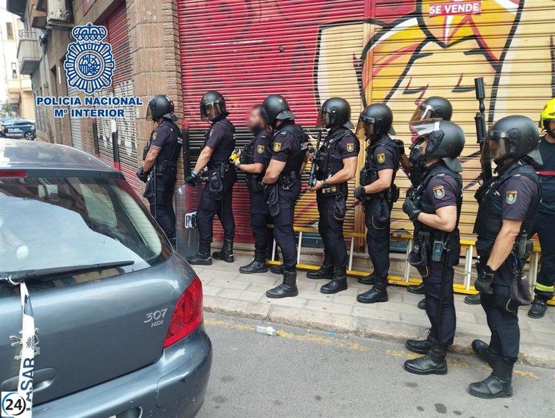 Detenido un hombre con cuchillo jamonero en Alicante.