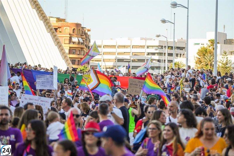 Multicolor y reivindicativo Orgullo LGTBI en València.