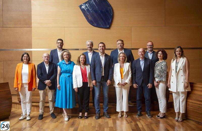 Mompó presenta un gobierno paritario y exclusivo del PP en la Diputación de Valencia.