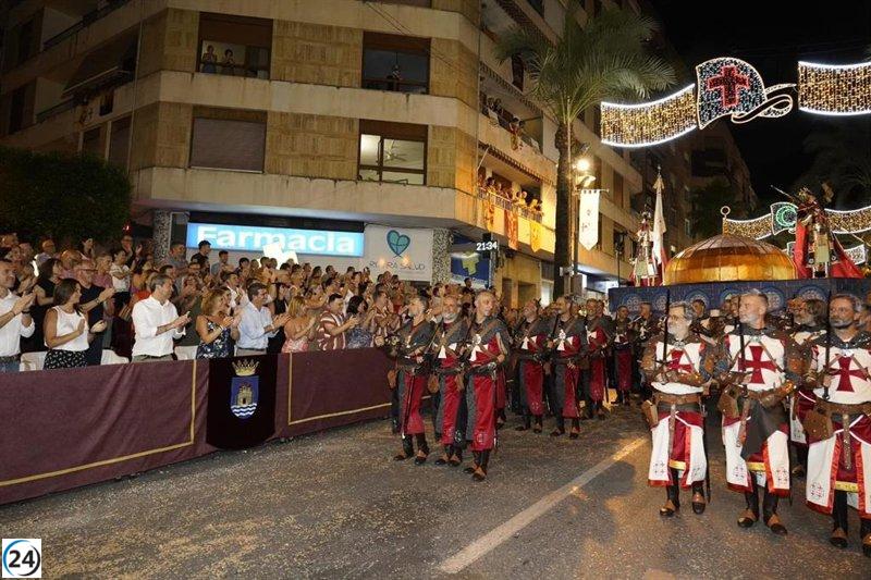 El desfile de Moros y Cristianos en Ontinyent deslumbra bajo el intenso calor streets