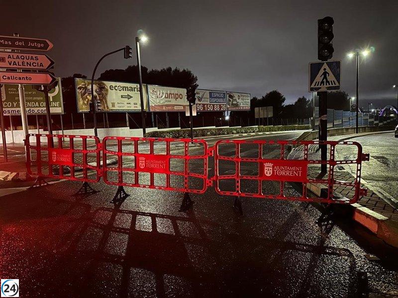 Tormenta DANA atrapa vehículos en Torrent y Benifaió, causa filtraciones en hogares y afecta a la circulación en la L2