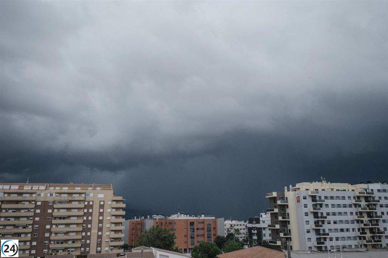 Intensas tormentas azotan el norte de Alicante y sur de Valencia, acumulando 72 litros por metro cuadrado en Bocairent.