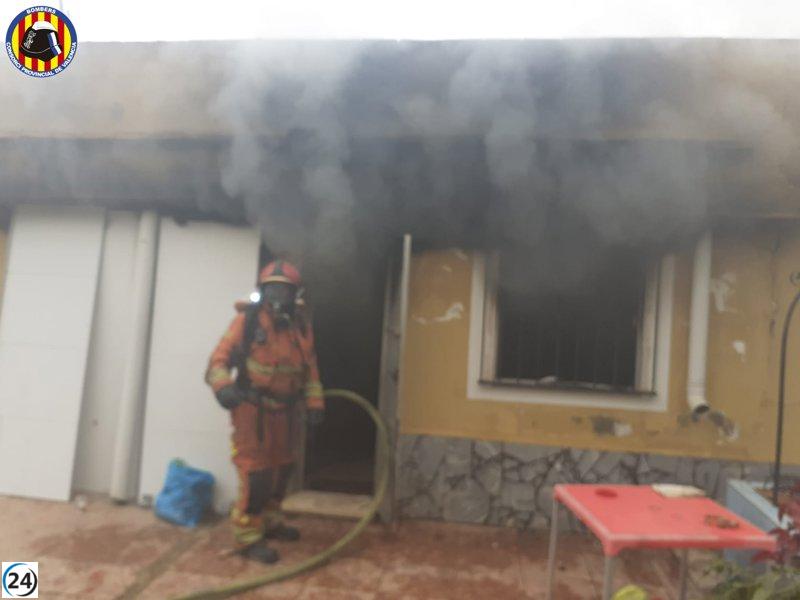 Trágico incendio en Torrent: una persona fallece y otra resulta herida por inhalación de humo en una vivienda.