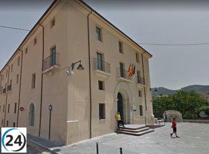 Jueza ordena encarcelamiento de individuo que intentó arrojar a su esposa por un balcón en Alcoi.