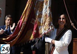 Un multitudinario acto acompaña el retorno de la Senyera a la catedral durante la Procesión Cívica