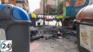 Vándalos incendian cuatro contenedores en la plaza del Cedro de València