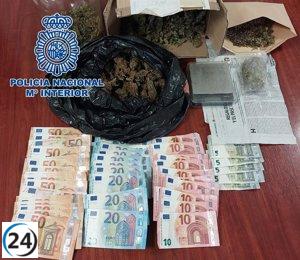 La Policía captura a ocho individuos tras el desmantelamiento de cinco puntos de venta de drogas en València.