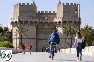 Feijóo se posiciona en la explanada de las Torres de Serranos para su evento este domingo en contra de la amnistía.