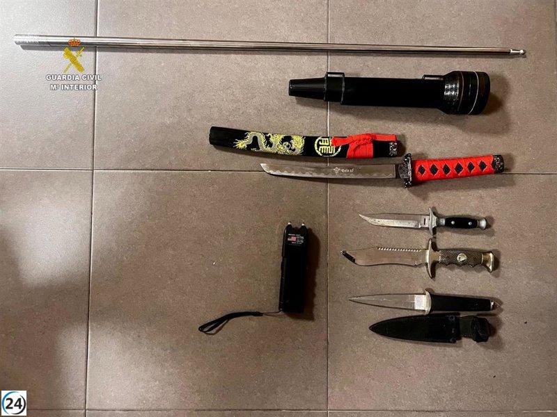 Hombre detenido por violencia de género y posesión ilegal de armas en su residencia