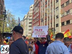 Grupos y partidos critican la agresión a un equipo de À Punt durante manifestación en el PSPV en València