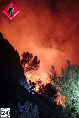 Aprovechando la situación de emergencia, varias brigadas de bomberos movilizadas para controlar incendio en Ràfol d'Almúnia.