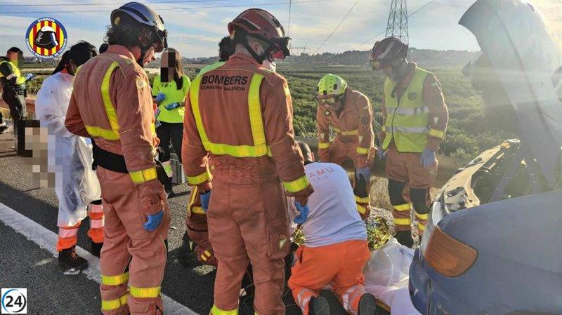 Trágico accidente en la A-7 en Picassent: un hombre fallece y otro queda gravemente herido tras colisión con dos camiones.
