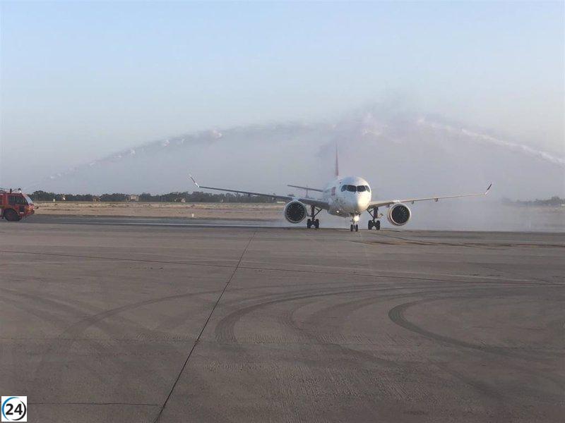 La intensa niebla provoca caos en los aeropuertos de València y Alicante con vuelos cancelados y desviados.