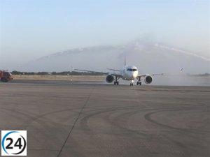La intensa niebla provoca caos en los aeropuertos de València y Alicante con vuelos cancelados y desviados.