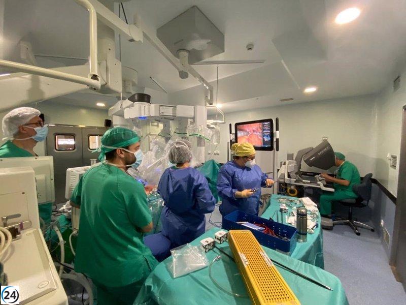 El Hospital Clínico de Valencia comienza a realizar cirugías con el robot quirúrgico Da Vinci.