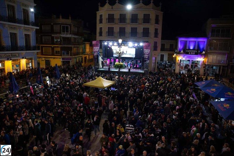 Cheste, hogar del automovilismo, celebra el GP de la Comunitat y enorgullece a los aficionados con su calurosa bienvenida.