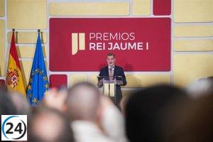 El rey Felipe VI insta a impulsar la innovación empresarial y evitar la autocomplacencia en los Jaume I