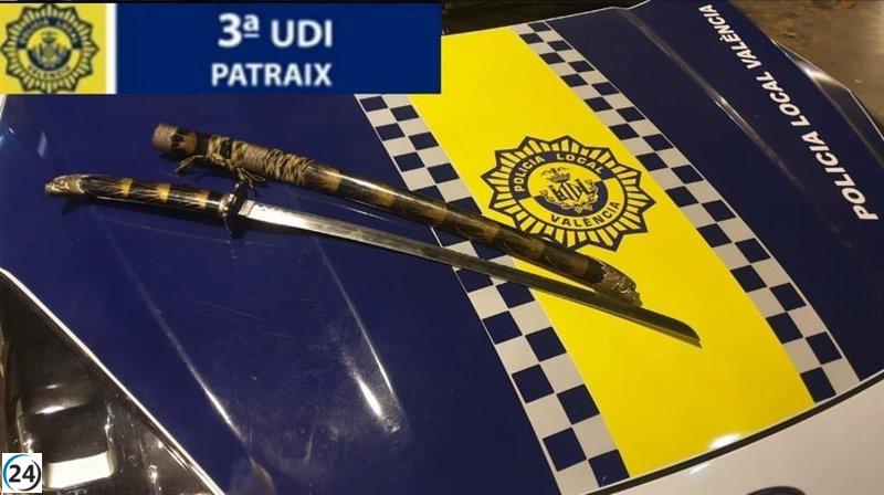 València: Arresto de individuo por violencia con catana hacia pareja