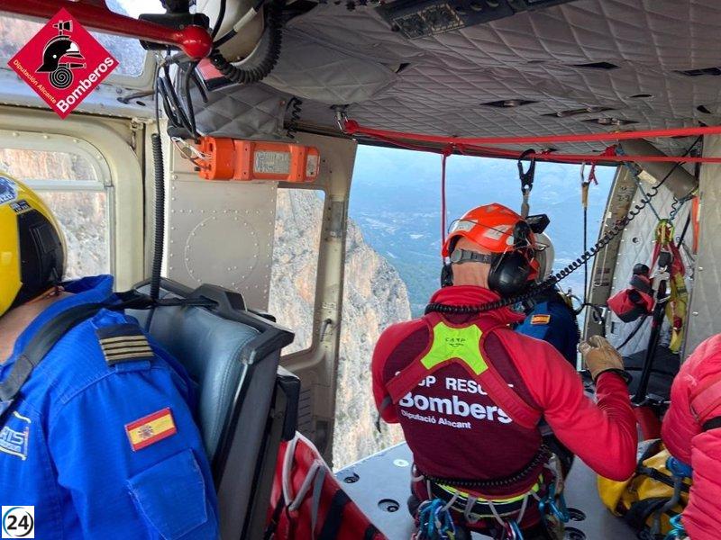 Héroes en helicóptero salvan a dos escaladores atrapados en Monte Ponoig en Polop