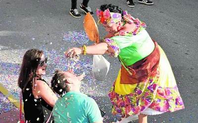 La Batalla de Flores, un desfile colorido y lleno de alegría