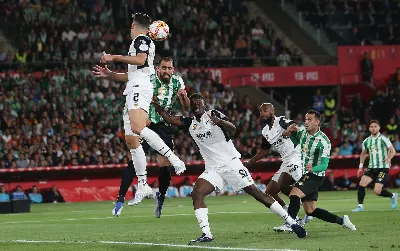 El Valencia se impone 4-2 al Real Betis