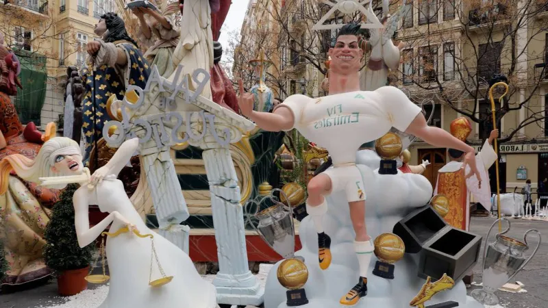 La fiesta más grande de Valencia está por llegar! - Valencia se viste de gala para celebrar sus fiestas