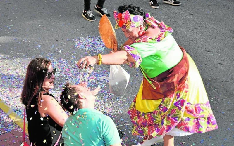 La Batalla de Flores, un desfile colorido y lleno de alegría
