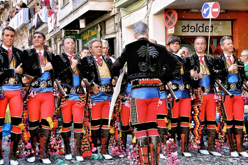 Las Fiestas de Moros y Cristianos, una tradición llena de emoción